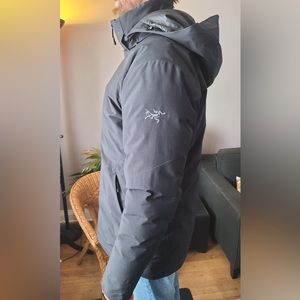 Mens Large Arc’teryx Therme Parka. Goretex. Charcoal black. Grey goose down fill